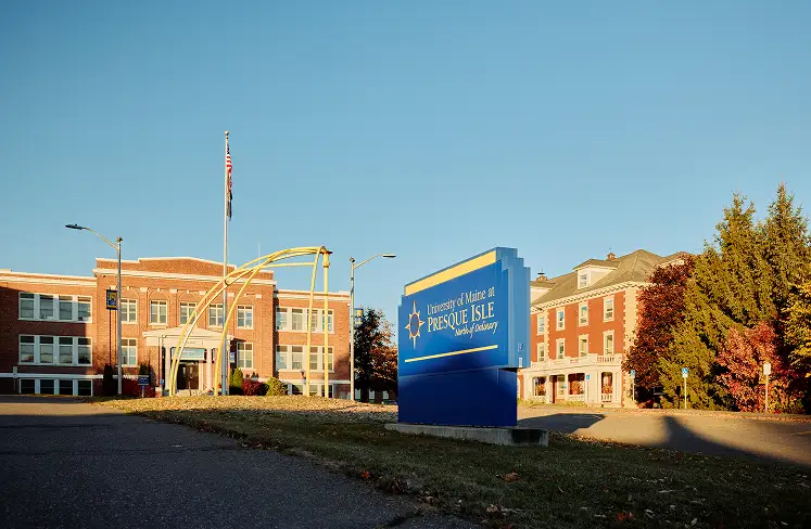 front lawn of umaine presque isle